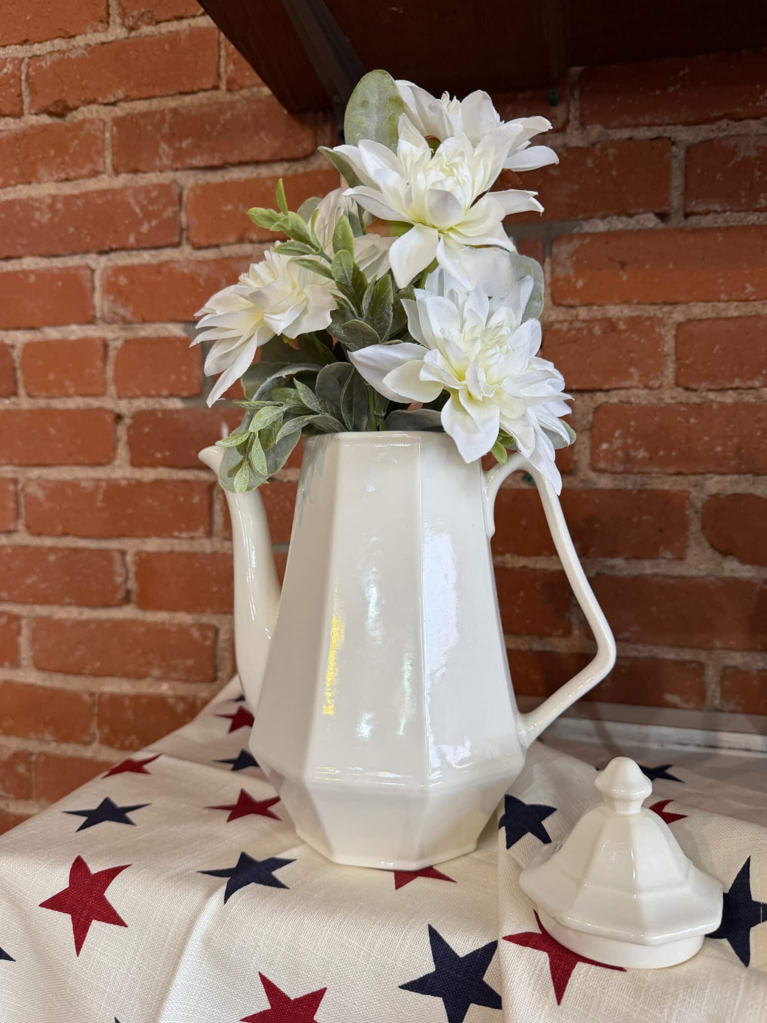 be-made-hays-ks-white-cottage-blooms-floral-americana